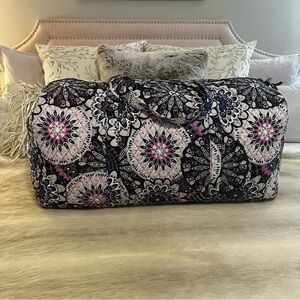 New VERA BRADLEY Mimosa Medallion  XL Lightweight Duffle Bag Gray Purple Travel